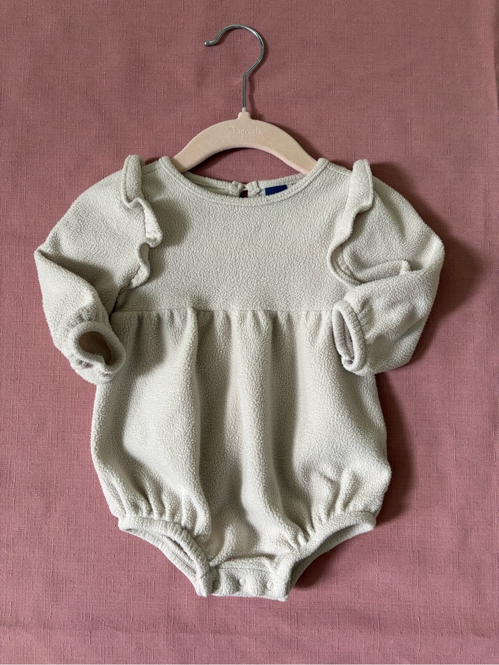 🌸 Baby girl Cream Fleece Baby One-Piece with Ruffle Shoulders